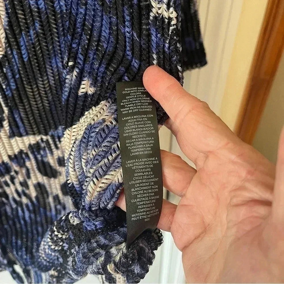 Chico’s Travelers Geo Leopard Tunic Shirt Womens 8 Long Blue Jacket Swim Cover - Picture 7 of 8